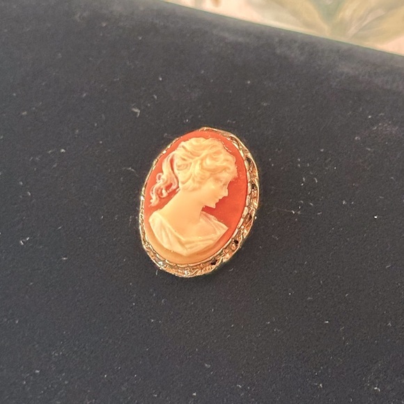 Vintage Cameo Brooch/Pin Unsigned Intricate Ornate Frame MCM 1950's - Picture 9 of 12